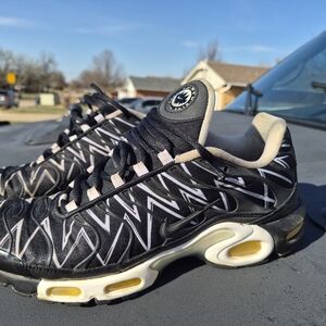 Nike Men’s Black and White Zig-Zag Patterned Sneakers Tuned-air Max Rare